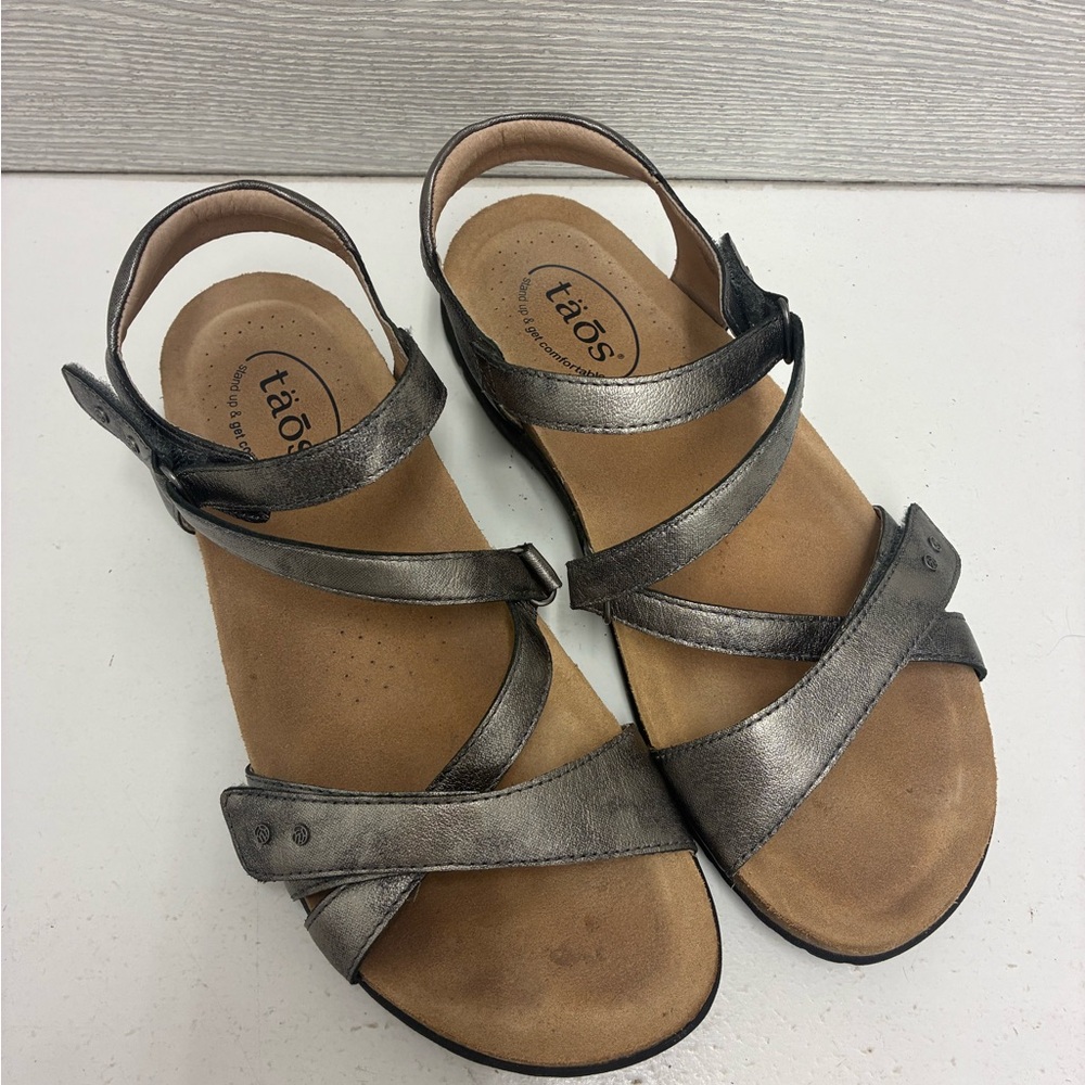 Taos Footwear - Big Time sandals in Pewter